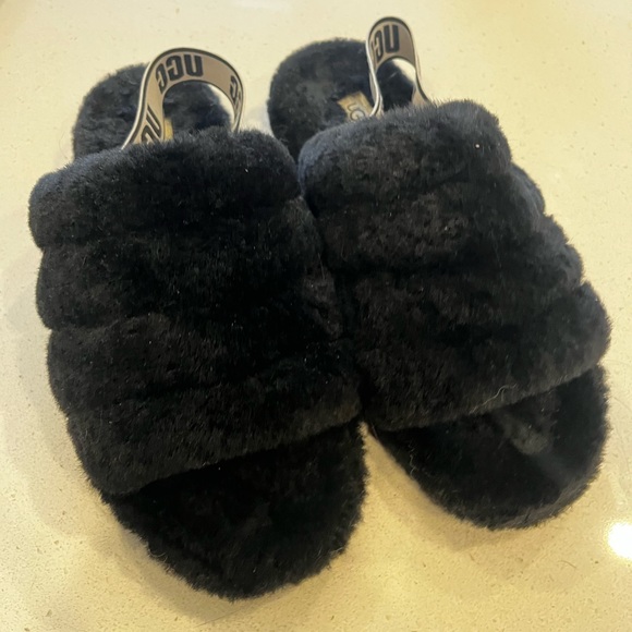 UGG fur fluff yeah sandals. Size 9! - Picture 3 of 9